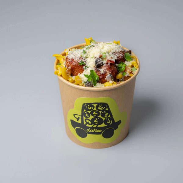 Dakee Brat-bonara. Ανάμικτα κεφτεδάκια, σάλτσα Carbonara MB, παρμεζάνα, μπέικον, μανιτάρια, συνοδευτικό της επιλογής σας.