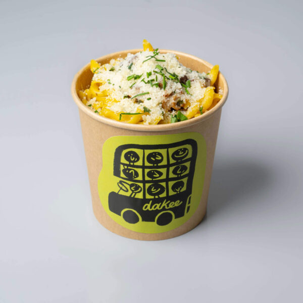 Ζυμαρικά Καρμπονάρα με Μανιτάρια & Μπέικον: αυθεντικά ζυμαρικά με κρεμώδη ενισχυμένη καρμπονάρα και παρμεζάνα.